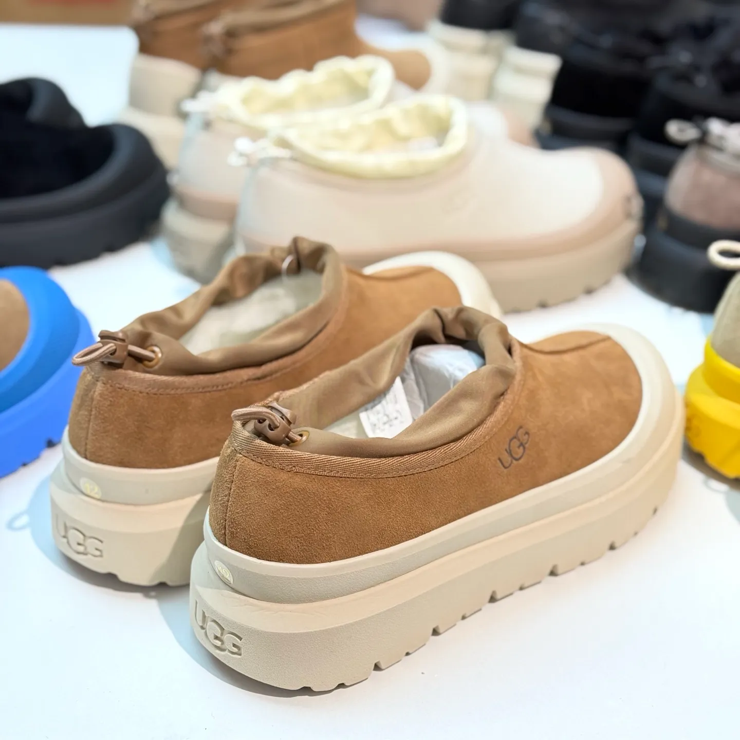 Local 💰600 Exclusive version Original OEM grade UGG Wang Yibo's same style High-end exclusive supply Pyramid-top workmanship quality High-end needs to come # Big advantage supply ❗️❗️❗️ Low-top men's and women's shoes size: 36 37 38 39 40 41 42 43 44#